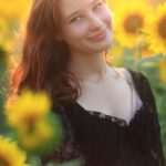 frau, blumen, sonnenblumen-7385461.jpg